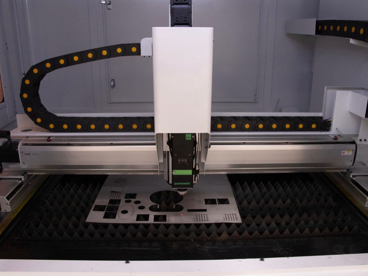 Bien choisir sa graveuse laser : diode, puissance, et pourquoi la tester avant d’acheter