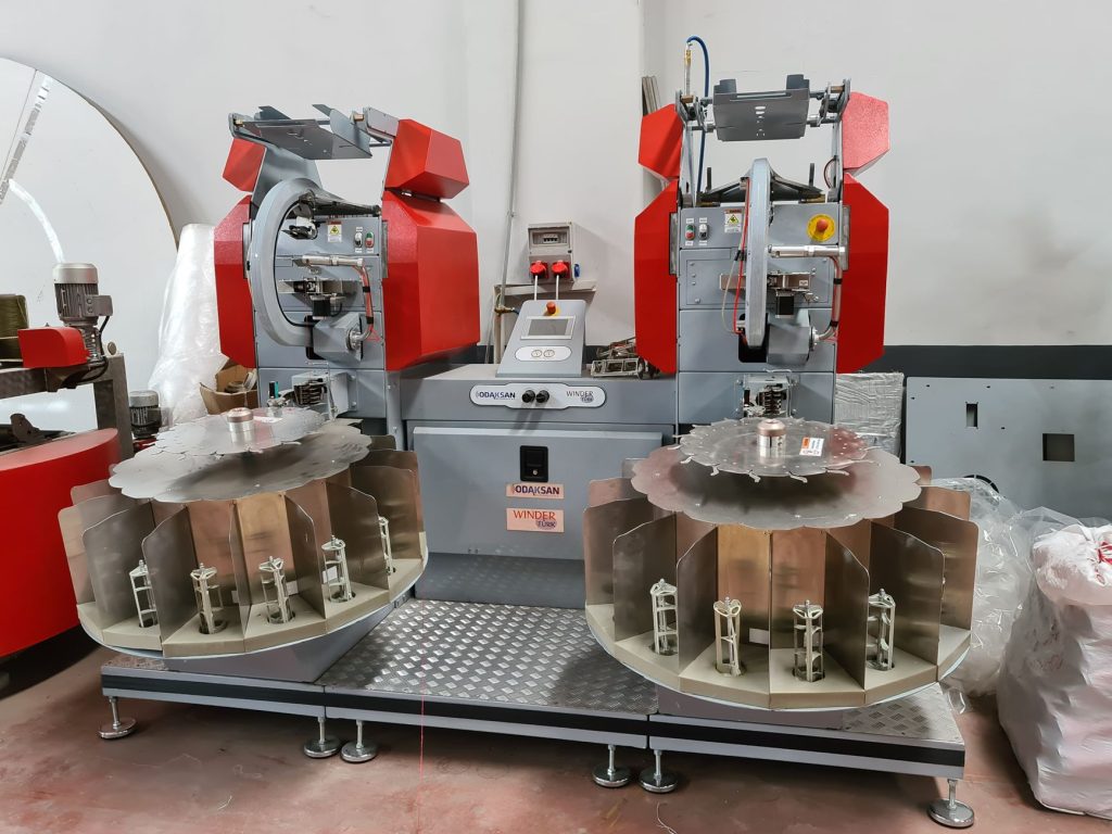 Machine industrielle de rembobinage de bobines