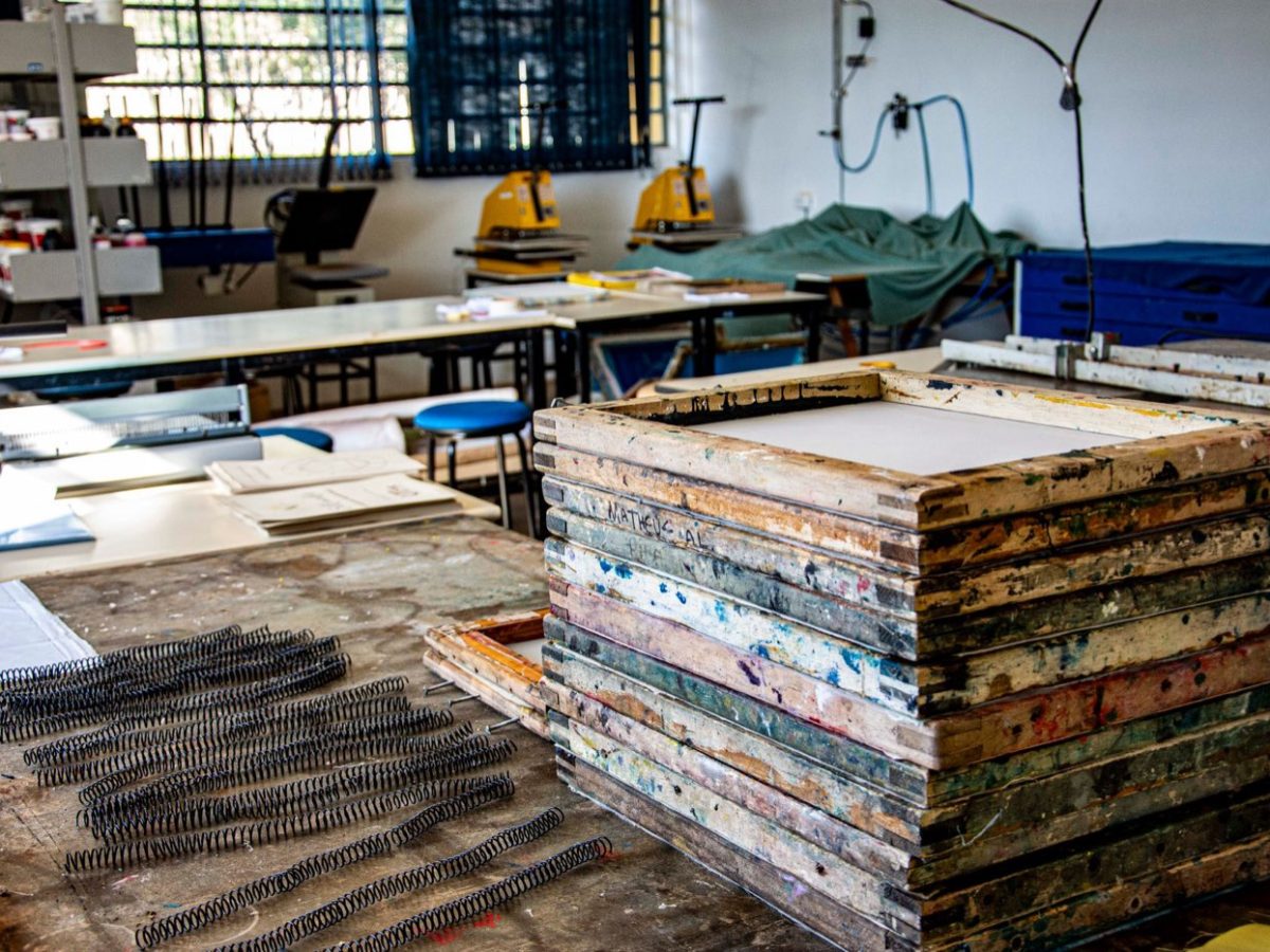 Atelier de marquage textile : du BAT signé à la facture payée