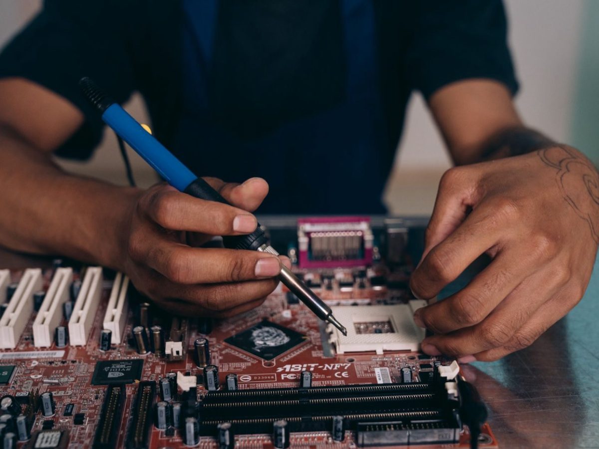PC de l&rsquo;atelier en panne : RIP, prépresse et dépannage informatique