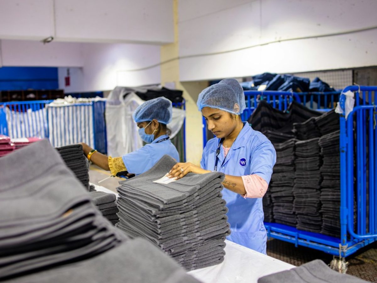 Textile d’entreprise : choisir le bon volume avant de commander